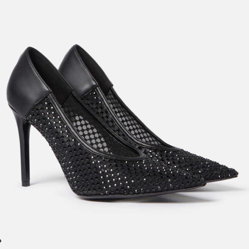 SALVATORE FERRAGAMO Woman’s Black Pumps